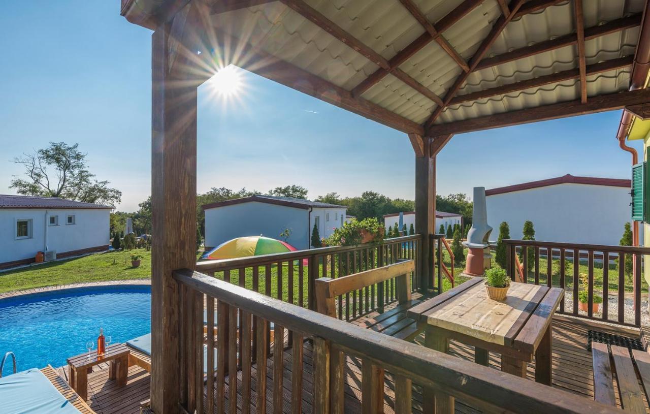 Holiday Park Village Jelovci Kringa ภายนอก รูปภาพ